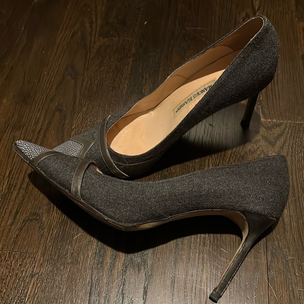Flannel grey Manolo Blahnik with blue snakeskin toes